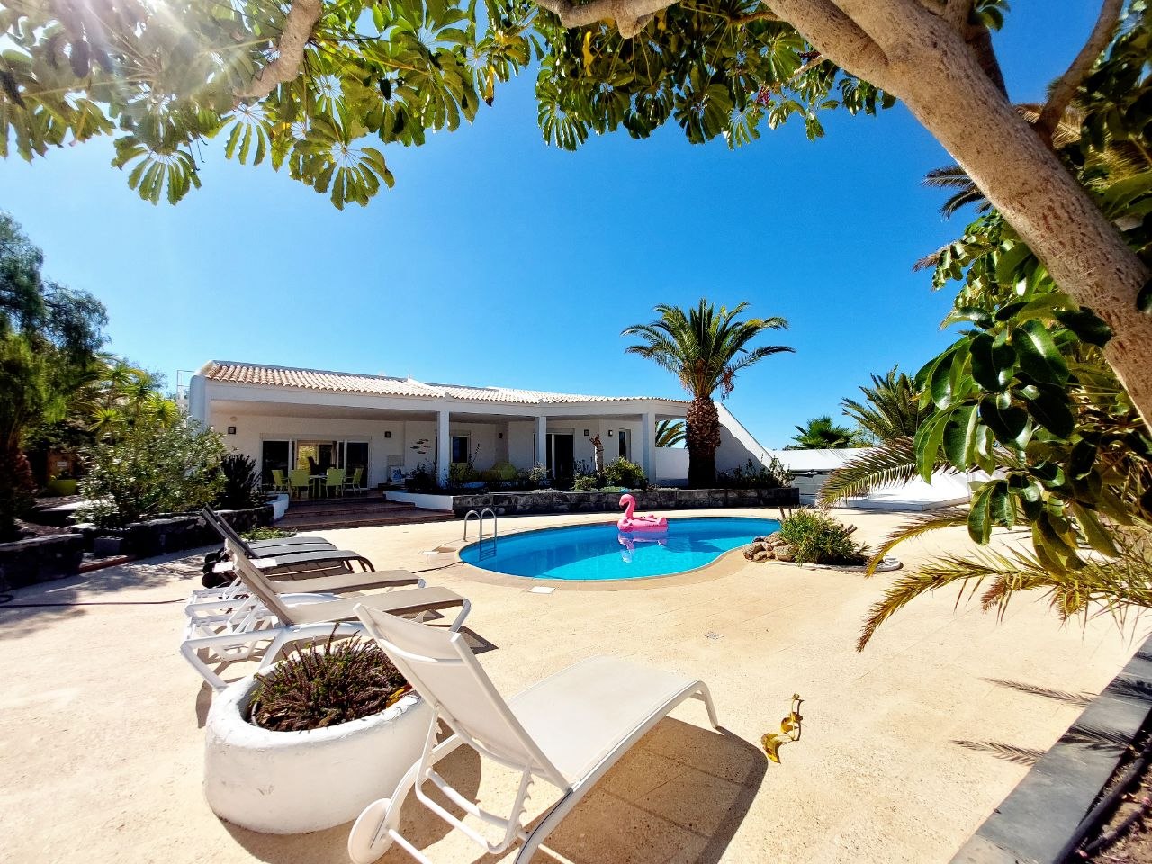 Villa de una sola planta con piscina privada y vistas al mar — 4 dormitorios | Tijoco, Adeje