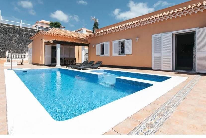 For sale luxuary Independ villa 4 bedrooms, privat pool, Madroñal, Costa Adeje